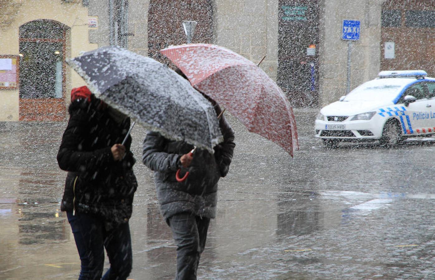Una intensa nevada cubre Segovia