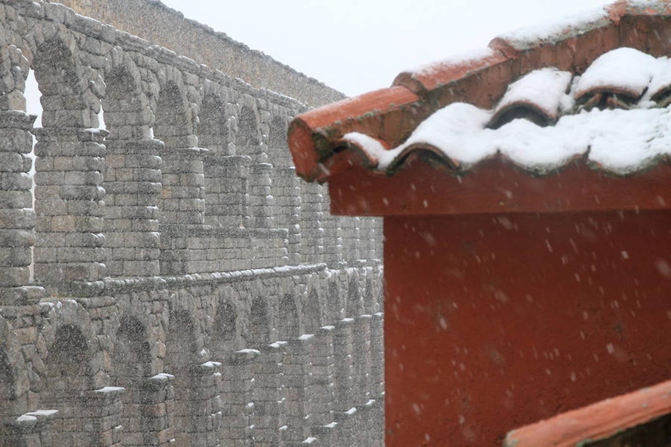 Una intensa nevada cubre Segovia