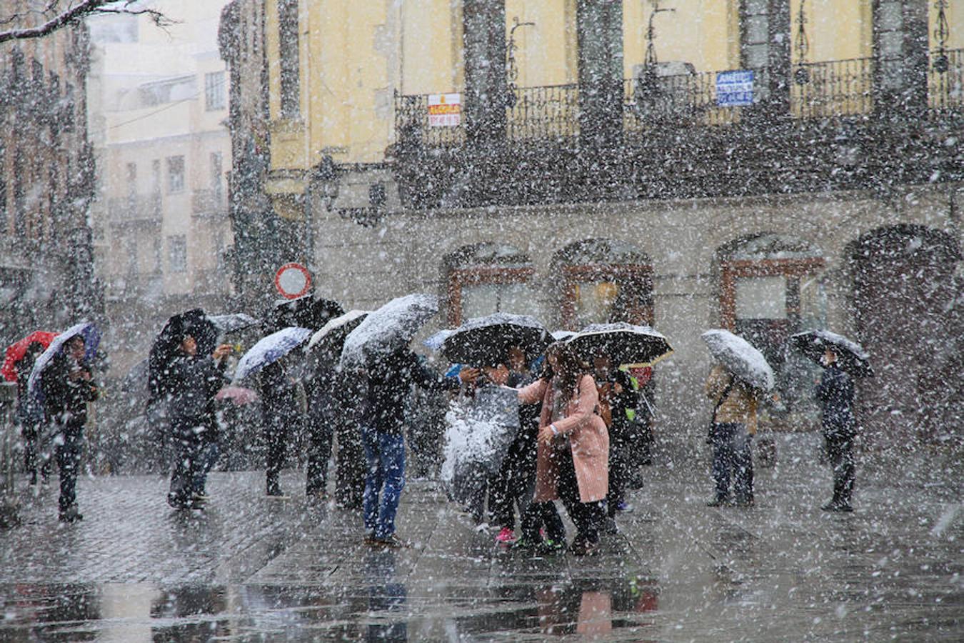 Una intensa nevada cubre Segovia
