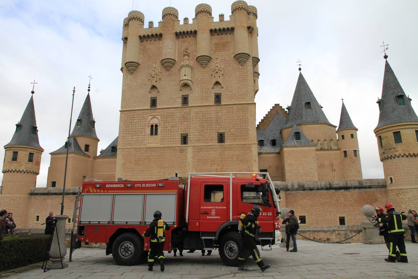 Un simulacro en el Alcázar de Segovia recuerda el incendio que destruyó la fortaleza en 1862