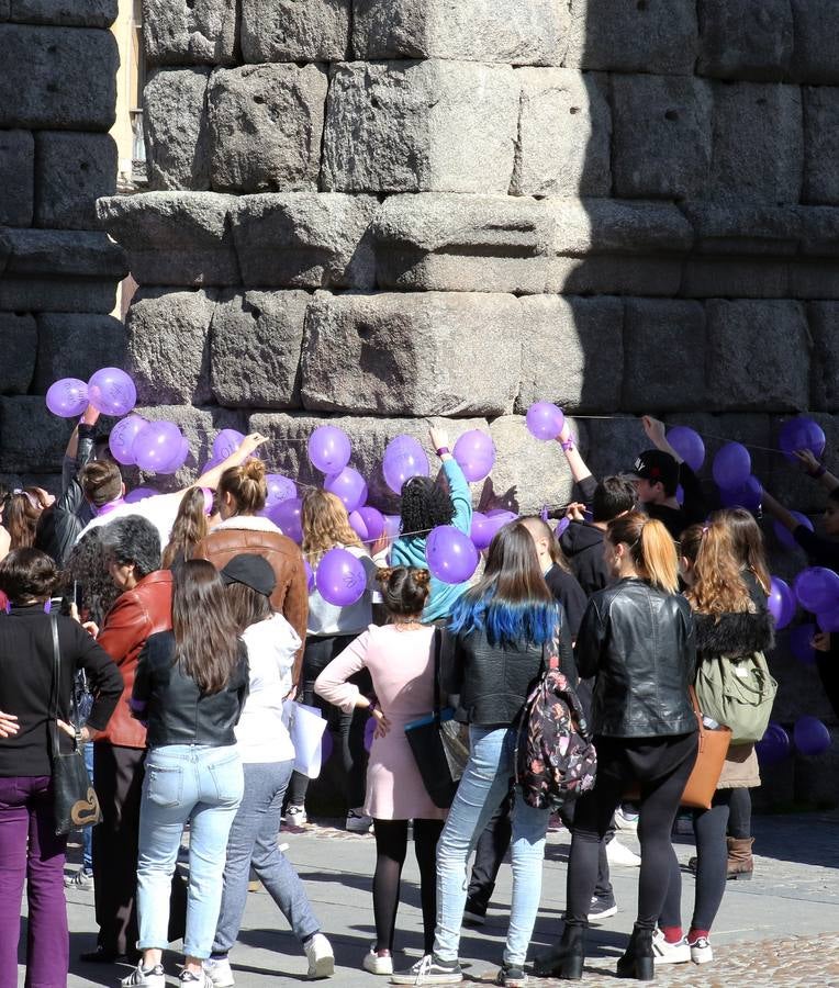 Alumnos de la Escuela de Arte de Segovia conmemoran el Día Internacional de la Mujer