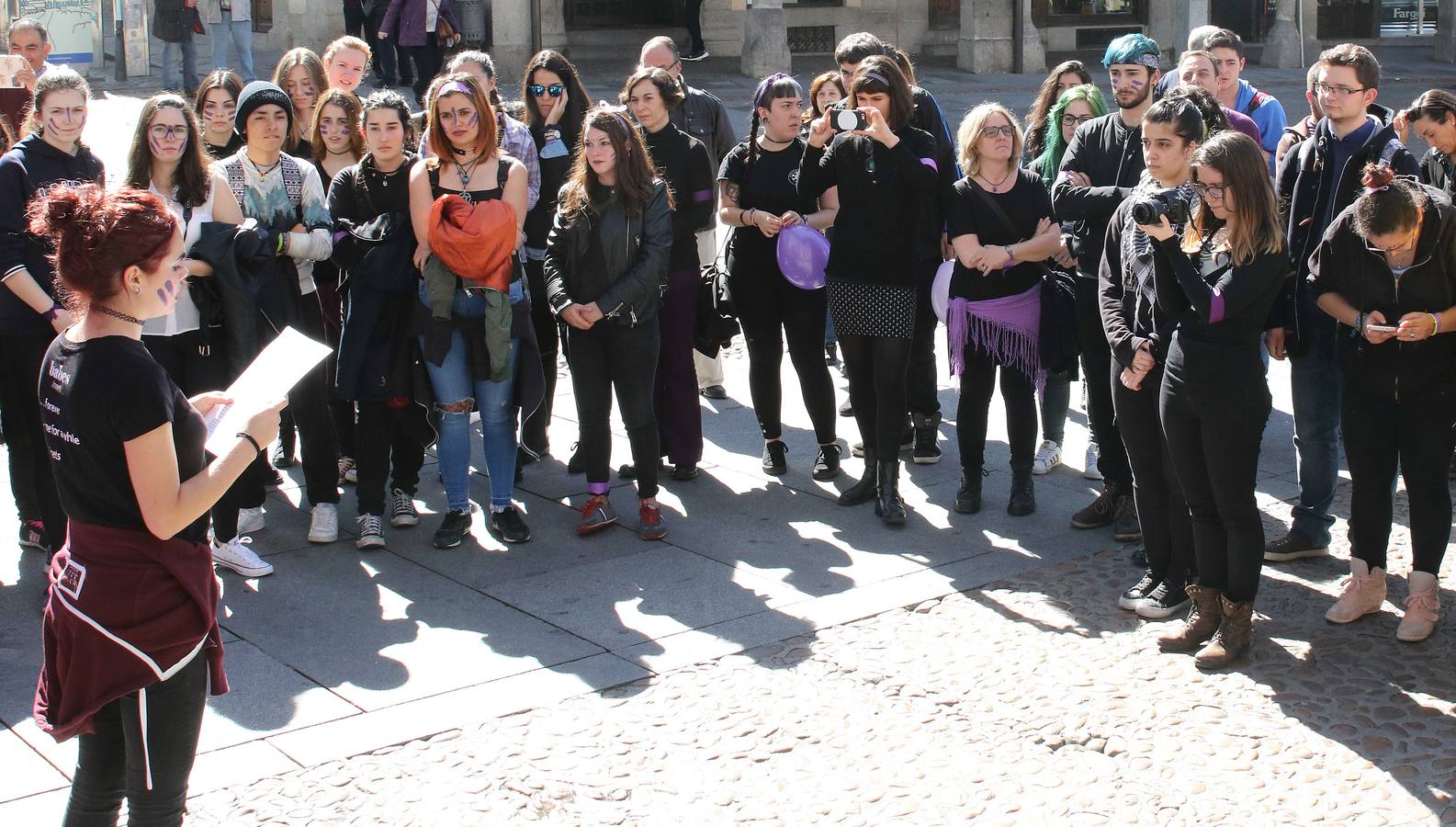 Alumnos de la Escuela de Arte de Segovia conmemoran el Día Internacional de la Mujer