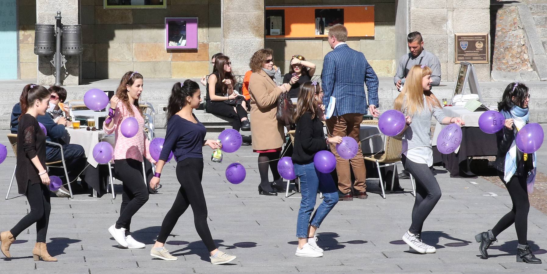 Alumnos de la Escuela de Arte de Segovia conmemoran el Día Internacional de la Mujer