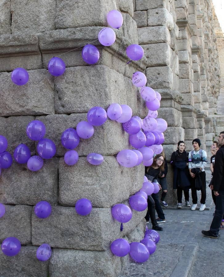Alumnos de la Escuela de Arte de Segovia conmemoran el Día Internacional de la Mujer