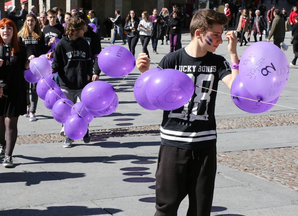 Alumnos de la Escuela de Arte de Segovia conmemoran el Día Internacional de la Mujer