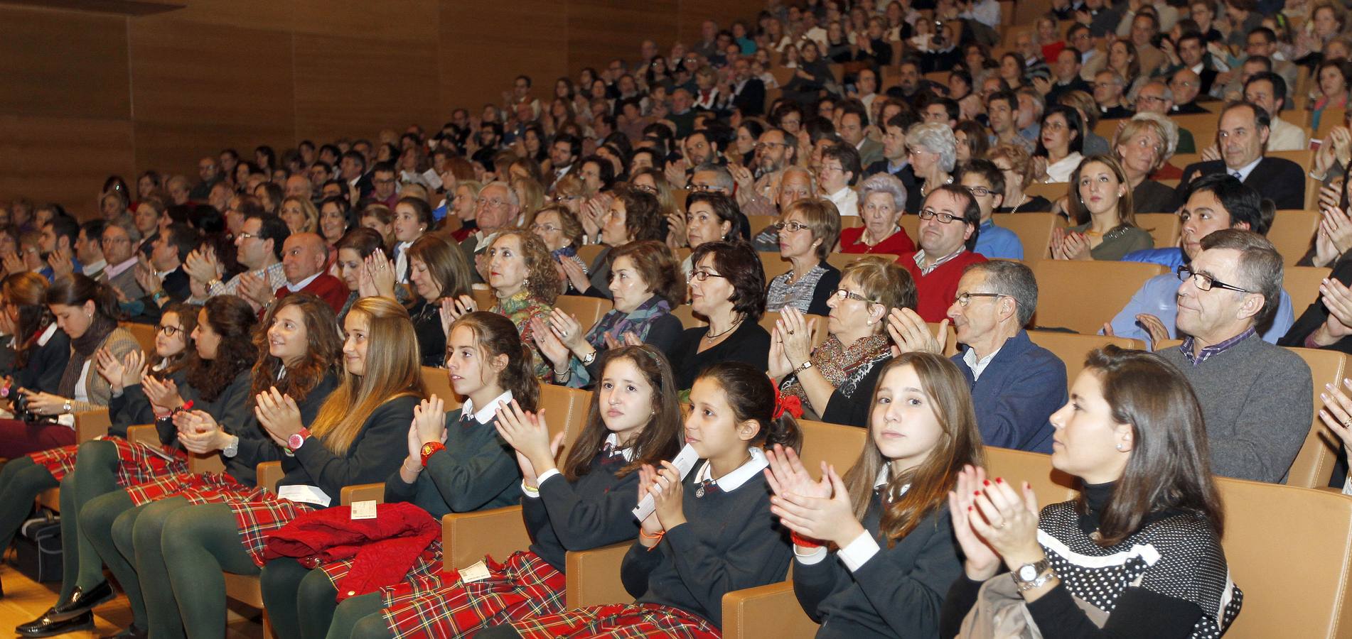 22.12.12 Lleno en el auditorio Miguel Delibes para escuchar a la Joven Orquesta de Valladolid en el concierto solidario de la Fundación Schola para África.