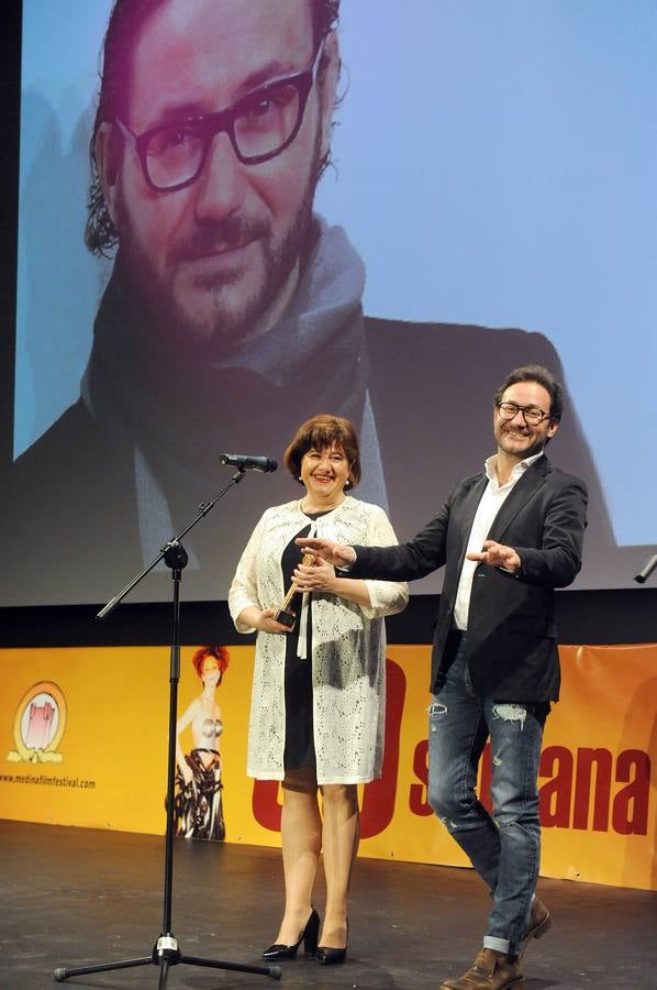 Carlos Santos recibe el Roel de Actor del Siglo XXI de la Semana de Medina