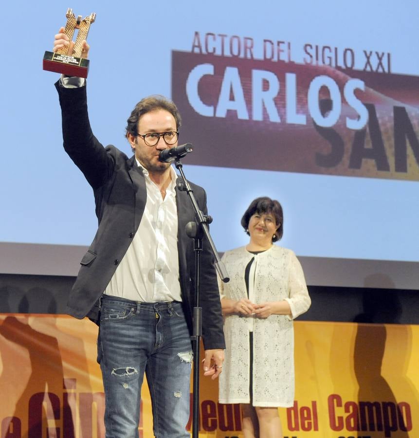 Carlos Santos recibe el Roel de Actor del Siglo XXI de la Semana de Medina