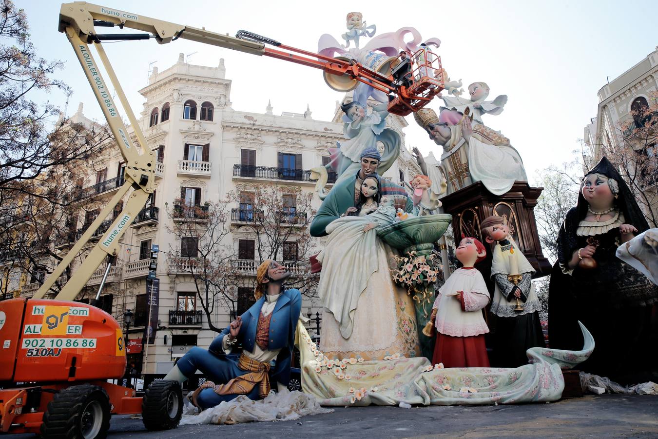 Valencia se llena de Fallas