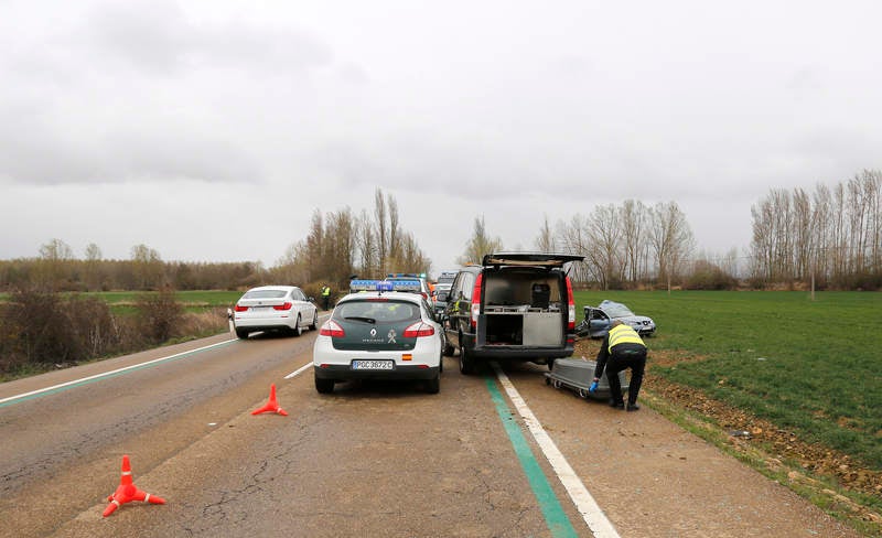 Tres miembros de una familia fallecen en un accidente en Villaturde (Palencia)