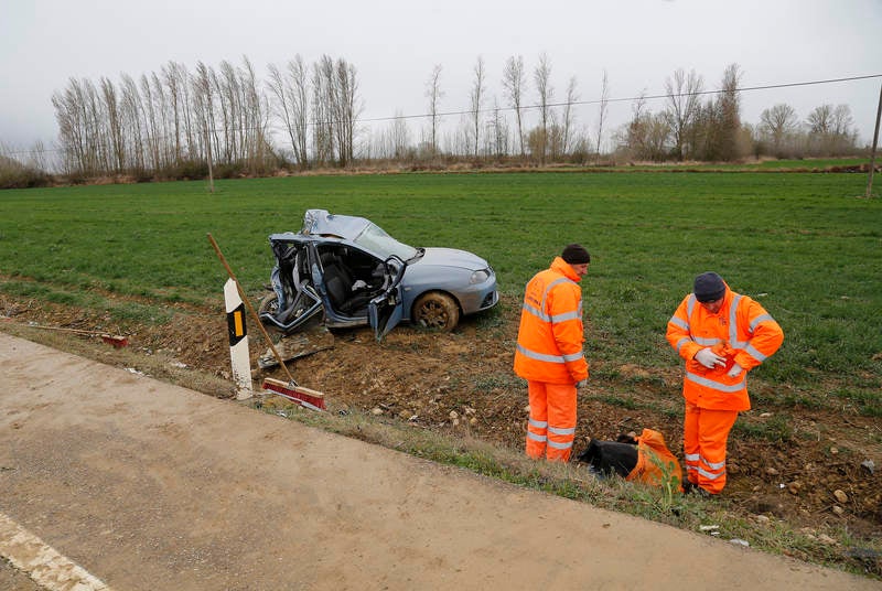 Tres miembros de una familia fallecen en un accidente en Villaturde (Palencia)