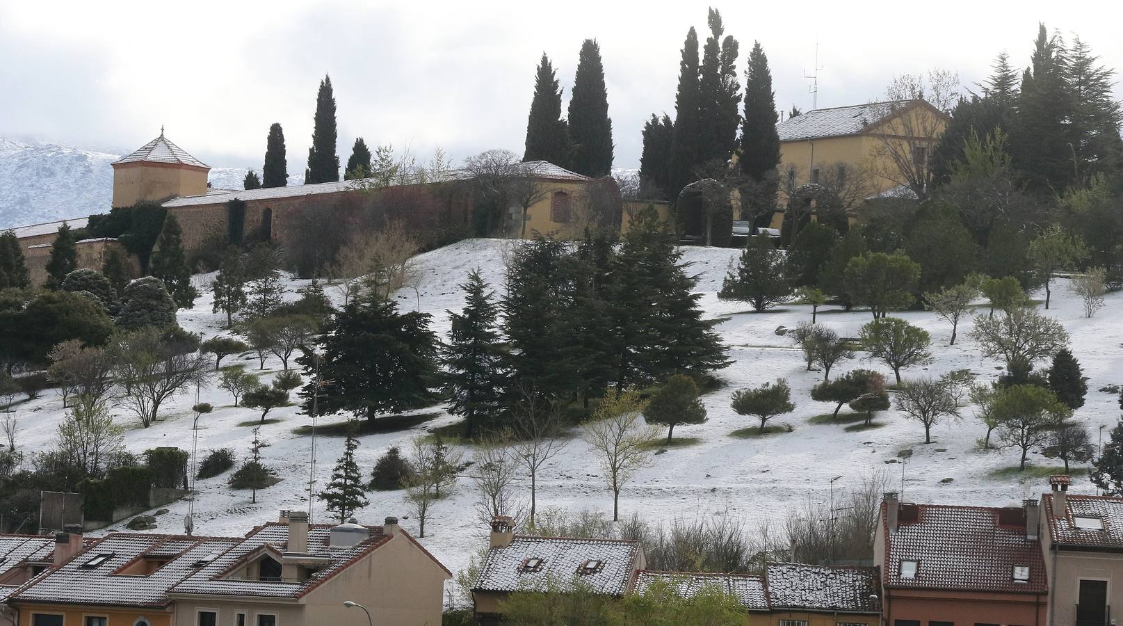 Jornada de frío invernal y nieve en Segovia