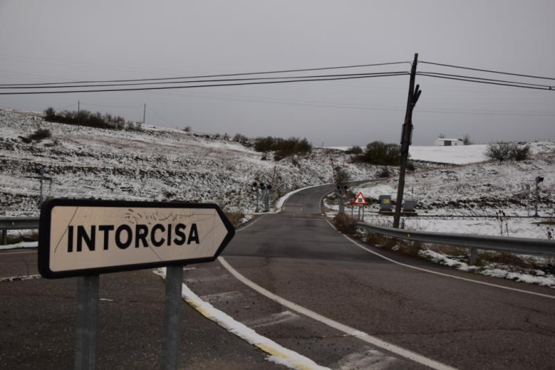 La nieve tiñe de blanco el norte de Palencia