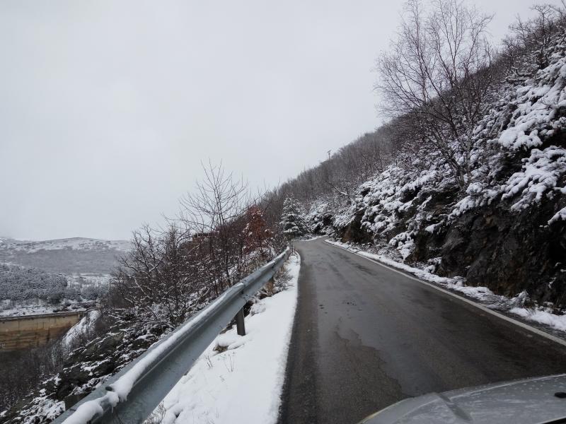 La nieve tiñe de blanco el norte de Palencia