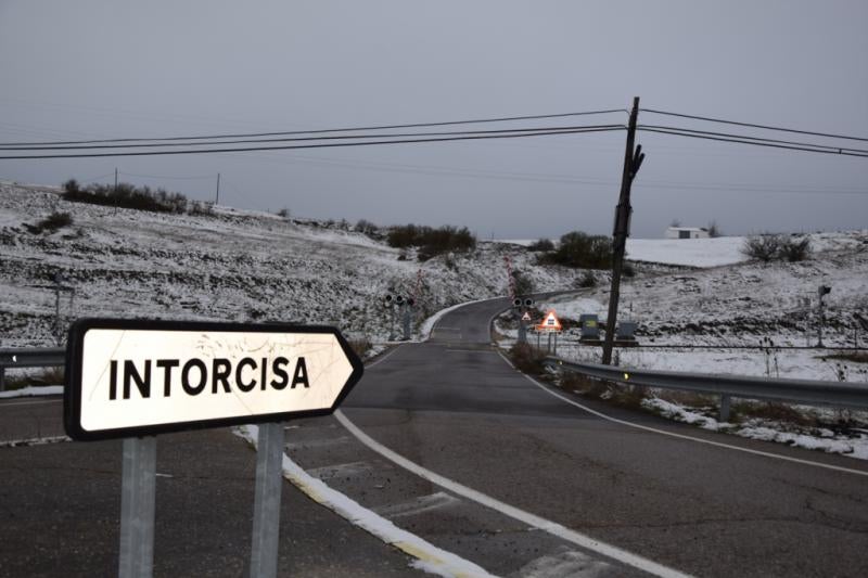 La nieve tiñe de blanco el norte de Palencia