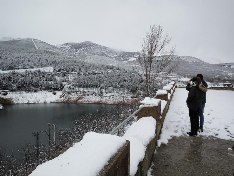 La nieve tiñe de blanco el norte de Palencia