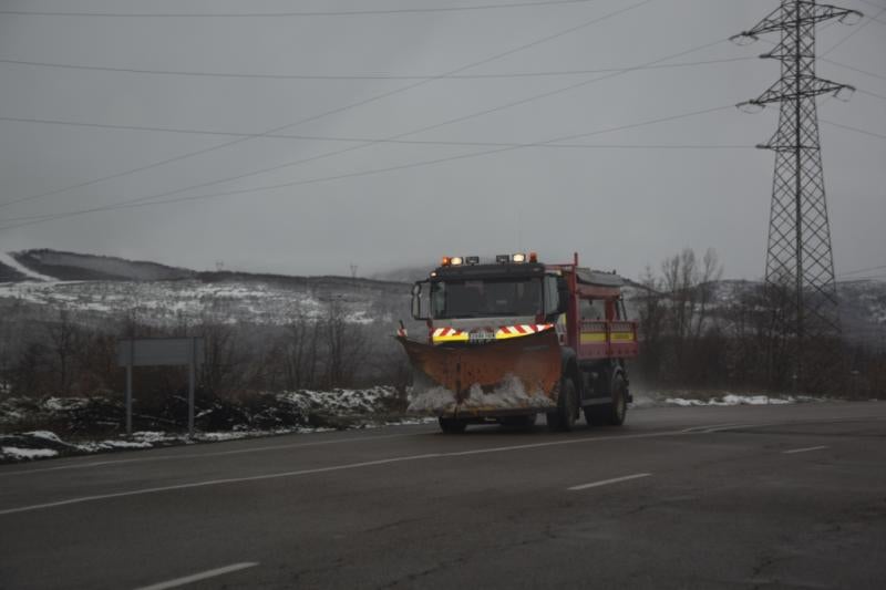La nieve tiñe de blanco el norte de Palencia
