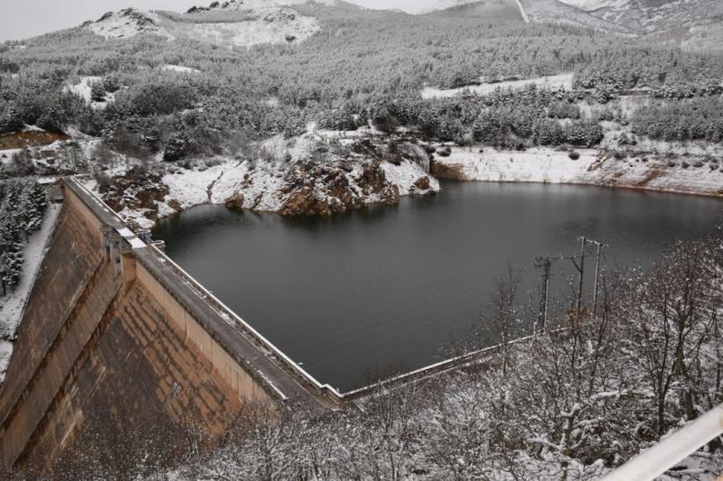 La nieve tiñe de blanco el norte de Palencia