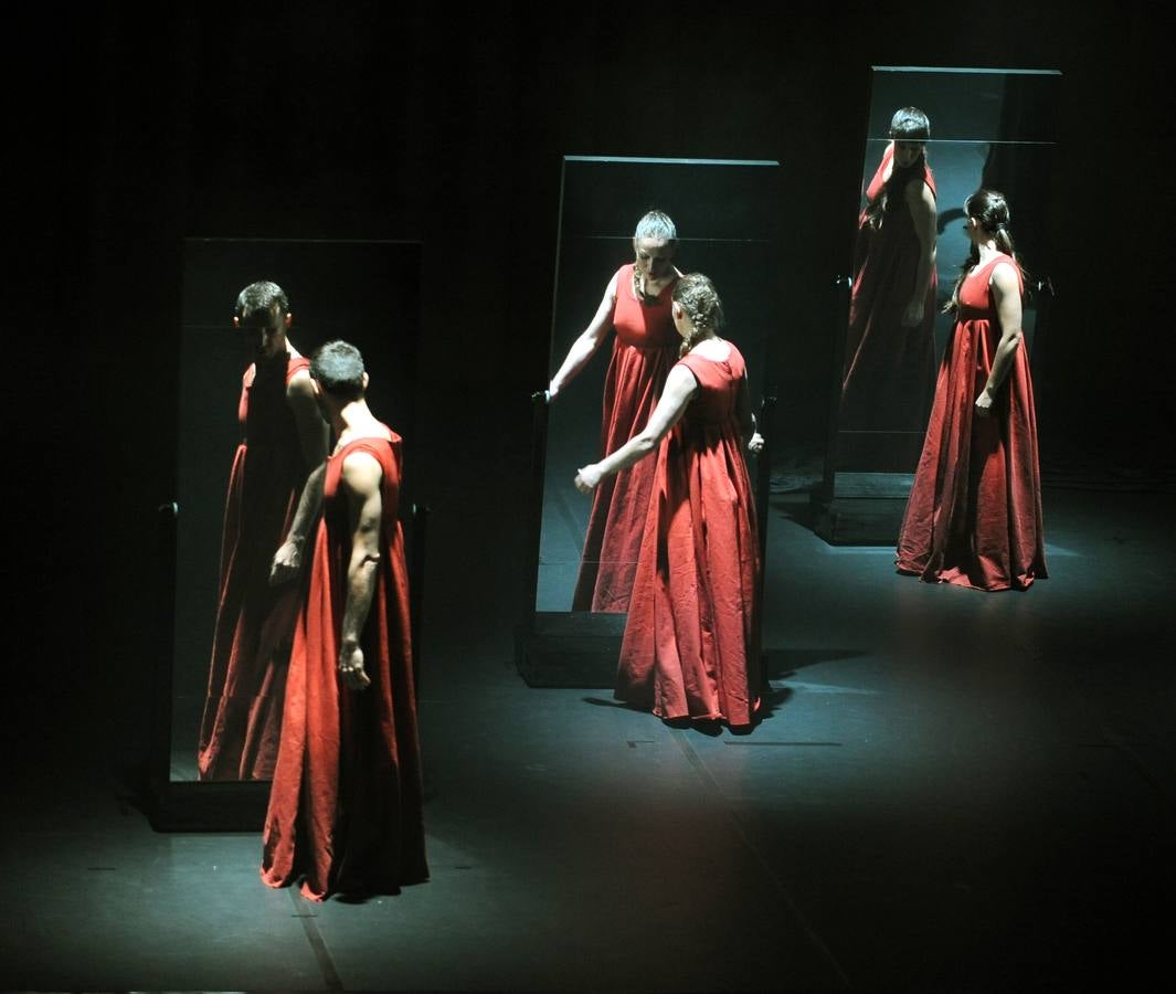 Abracalabradanza llena la sala Concha Velasco del LAVA con el espectáculo infantil &#039;Vuelos&#039;