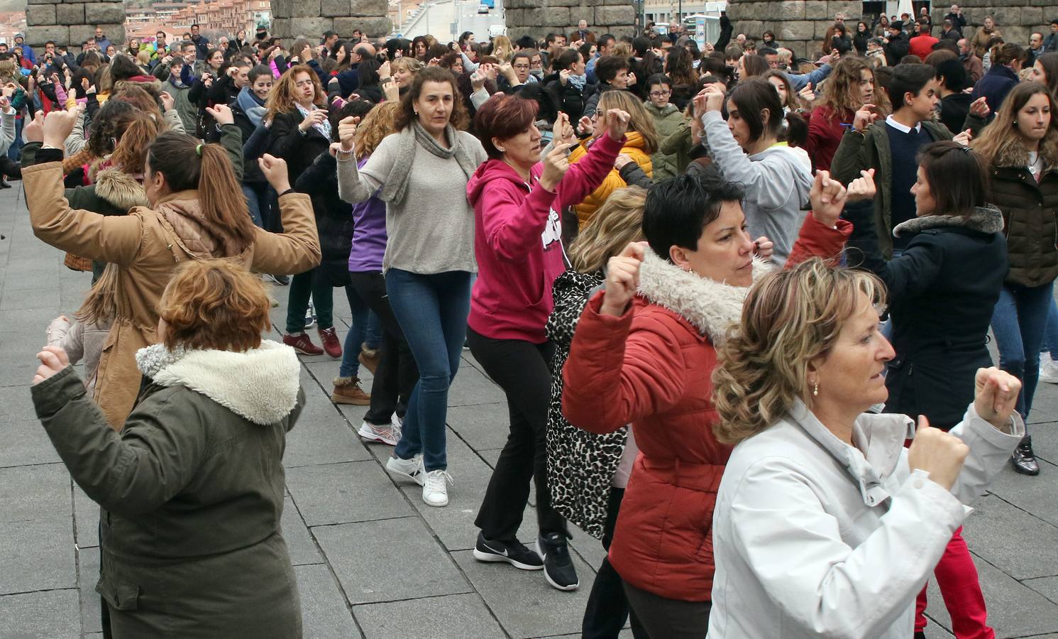 Segovia busca el récord Guinness de personas bailando la jota