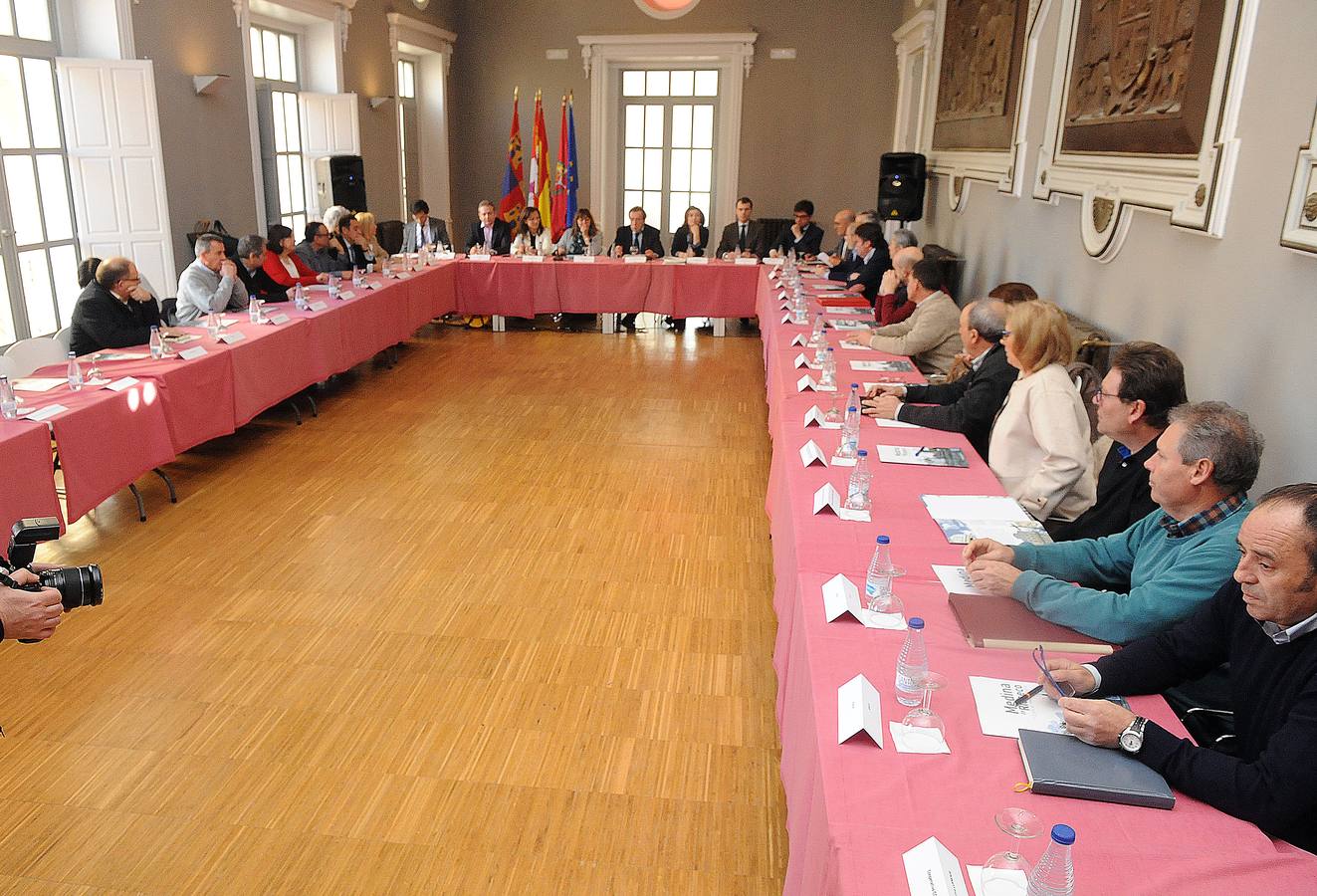 José Antonio de Santiago-Juárez preside en Medina de Rioseco el Consejo de Dirección Abierto