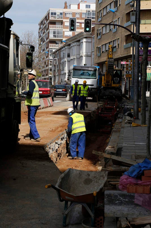 Obras del colector en la avenida Castilla de Palencia