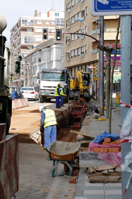 Obras del colector en la avenida Castilla de Palencia