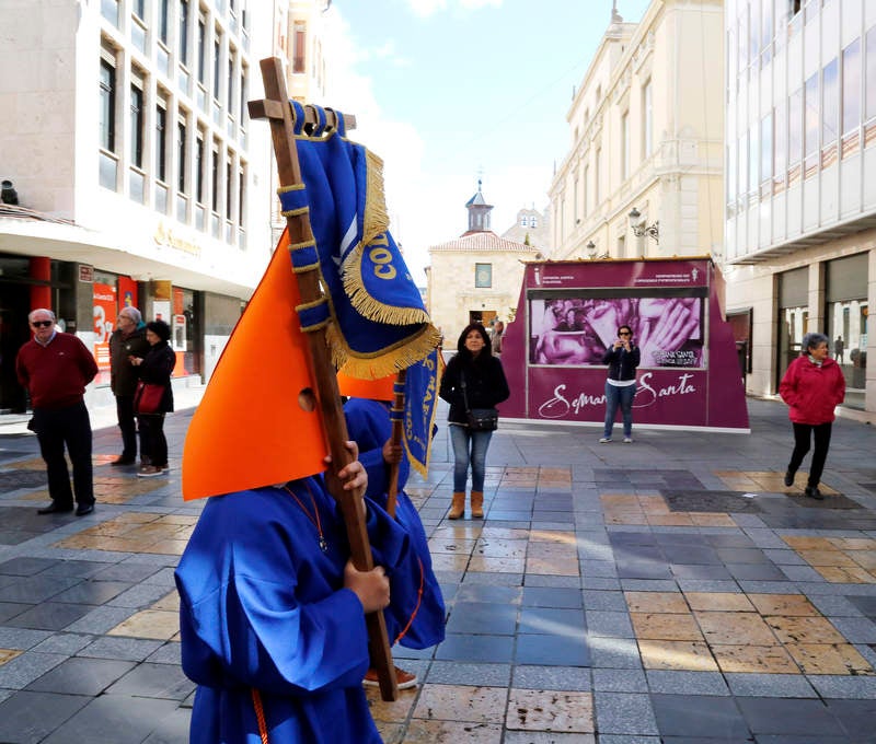 Alumnos del colegio Divino Maestro de Palencia escenifican la Pasión