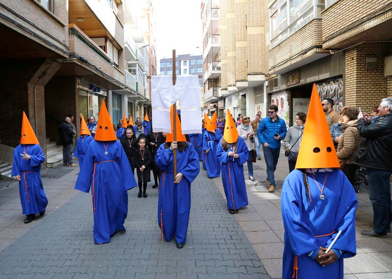 Alumnos del colegio Divino Maestro de Palencia escenifican la Pasión