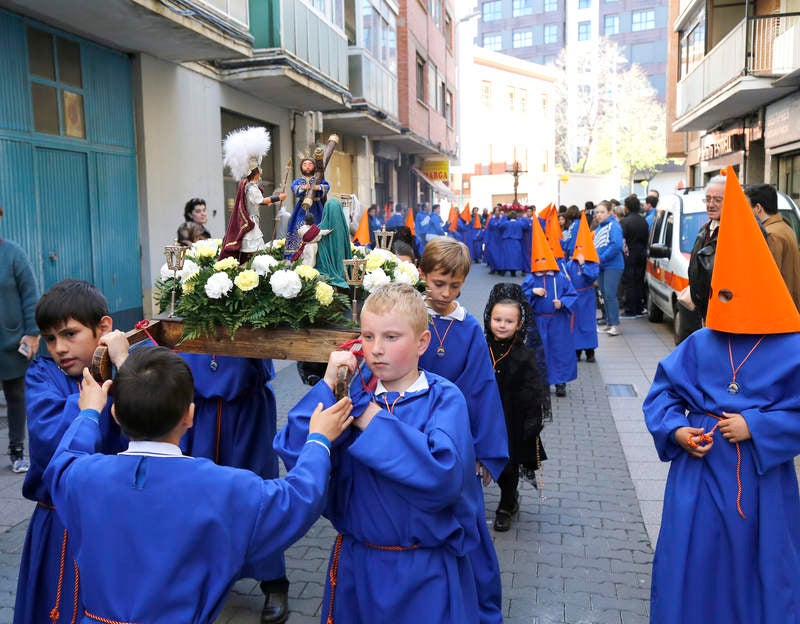 Alumnos del colegio Divino Maestro de Palencia escenifican la Pasión