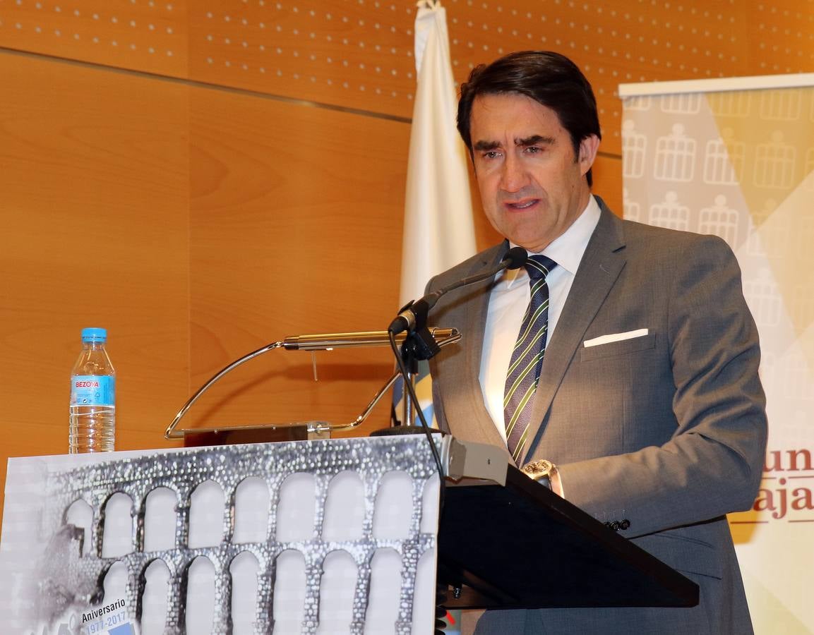 La Agrupación Segoviana de Empresarios del Transporte entrega los Acueductos de Plata