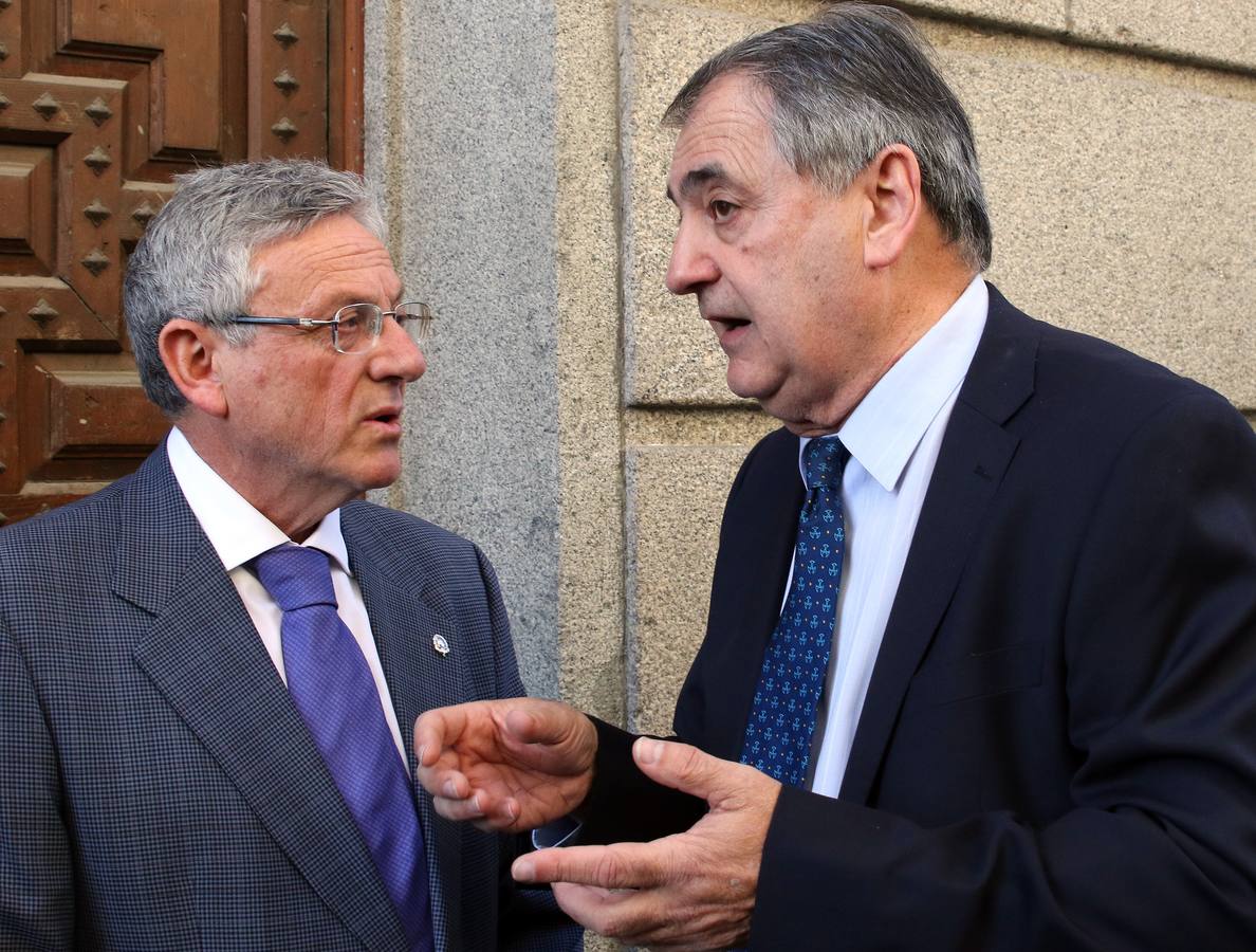 La Agrupación Segoviana de Empresarios del Transporte entrega los Acueductos de Plata