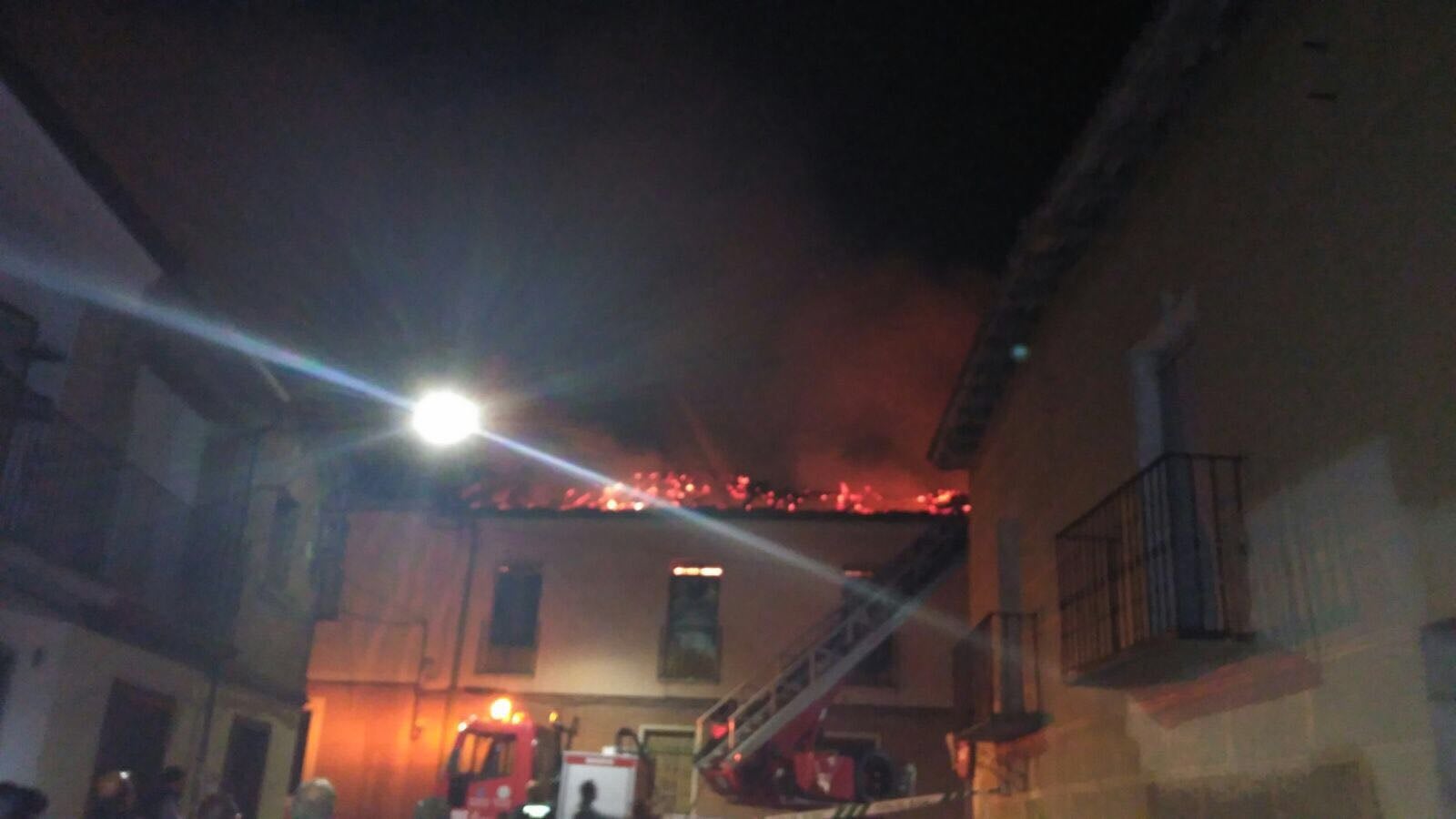 Un incendio destruye una vivienda en Olmedo