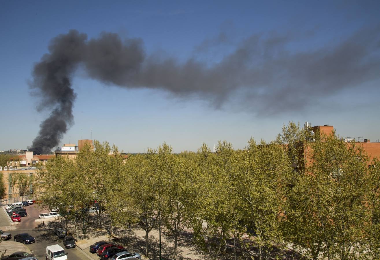 Incendio en un taller de neumáticos de Valladolid