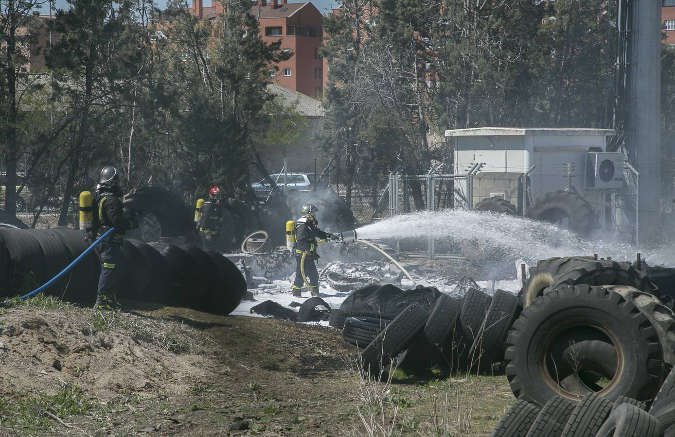Incendio en un taller de neumáticos de Valladolid