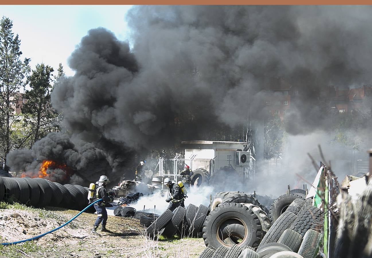 Incendio en un taller de neumáticos de Valladolid