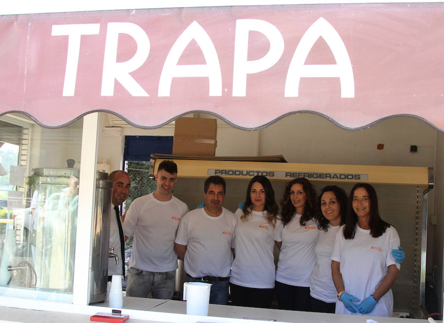 Trapa reparte chocolate en Dueñas para celebrar la Semana Santa