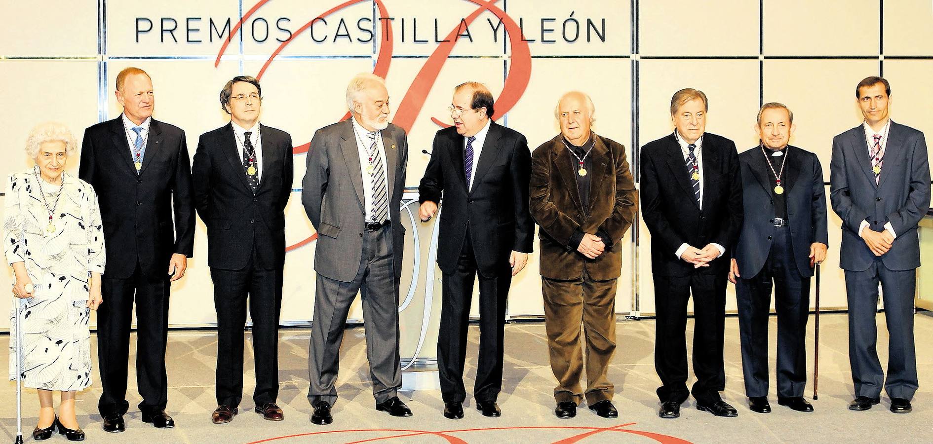 2010. Las Letras: Andrés Trapiello; Las Artes: Enrique Seco San Esteban;  Protección de Medio Ambiente: Programa del coche eléctrico de RENAULT ESPAÑA; Ciencias Sociales y Humanidades: Justino Duque Domínguez; Restauración y Conservación del Patrimonio: Eloísa García de Wattenberg; Valores Humanos: José María Martín Patino; Deporte: Isaac Viciosa Plaza; Investigación Científica y Técnica: José Antonio de Saja Sáez.