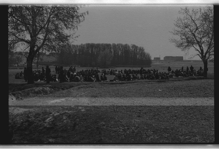 1976. Asistentes a la primera conmemoración del Día de la Comunidad en la campa de Villalar.