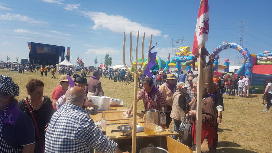 Ambiente en Villalar el Día de Castilla y León