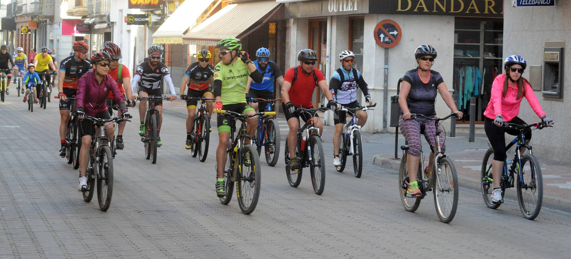 Marcha cicloturista organizada con motivo de la III Feria de Enoturismo de la Ruta del Vino de Rueda
