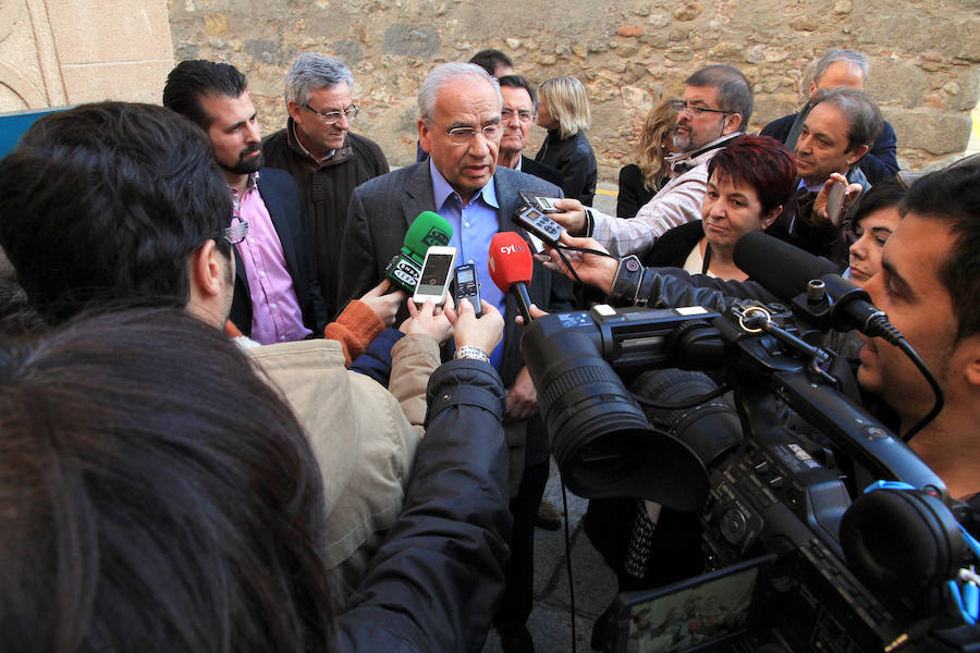 Alfonso Guerra visita la Real Academia de Historia y Arte de San Quirce en Segovia