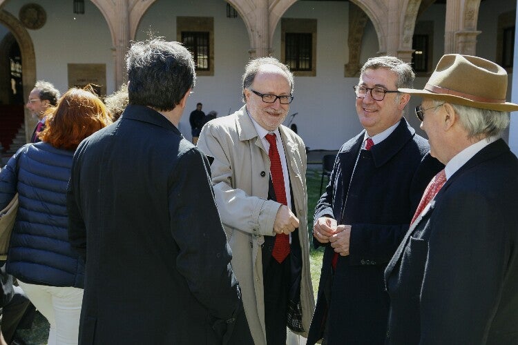 Miquel Barceló realiza una performance en el Colegio Arzobispo Fonseca de Salamanca