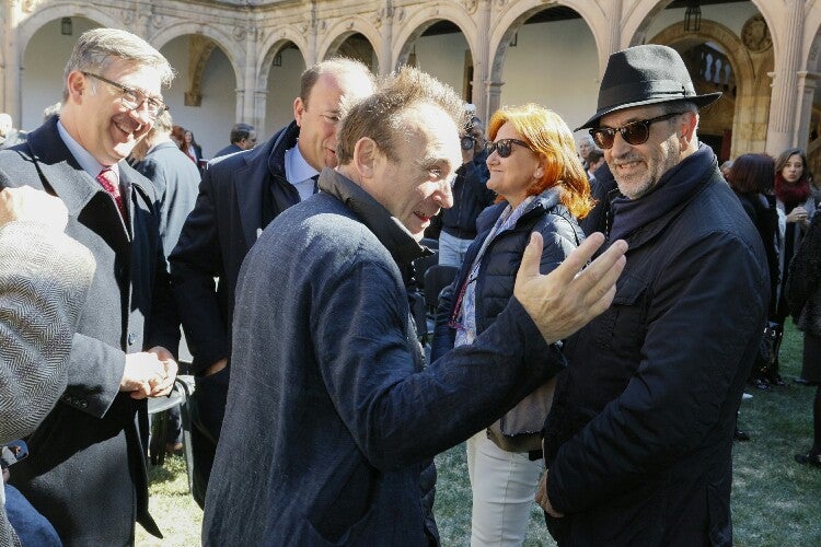 Miquel Barceló realiza una performance en el Colegio Arzobispo Fonseca de Salamanca