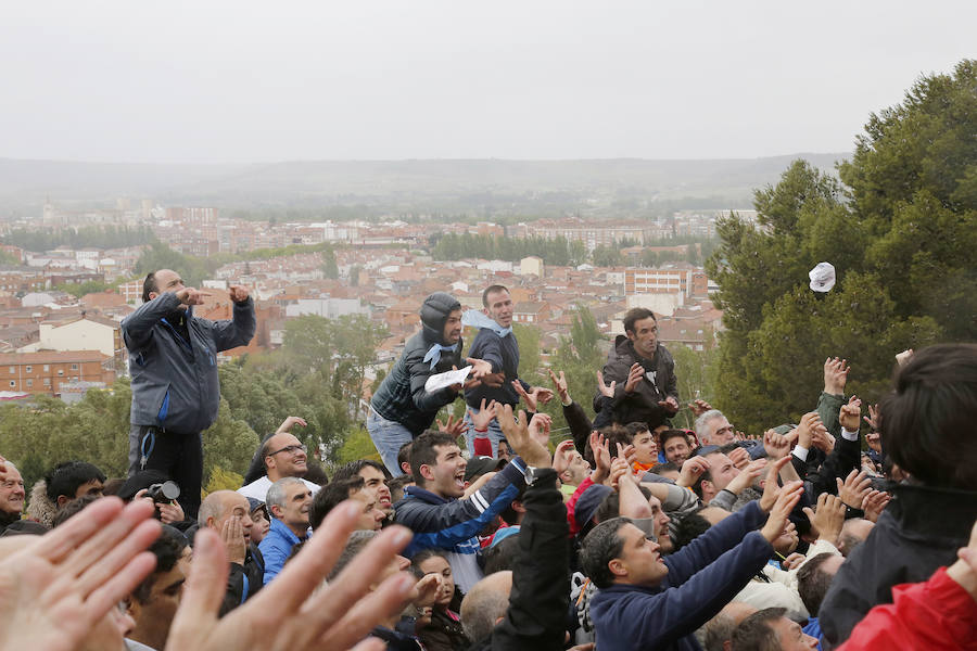 La pedrea del pan y el quesillo en Palencia 2/2