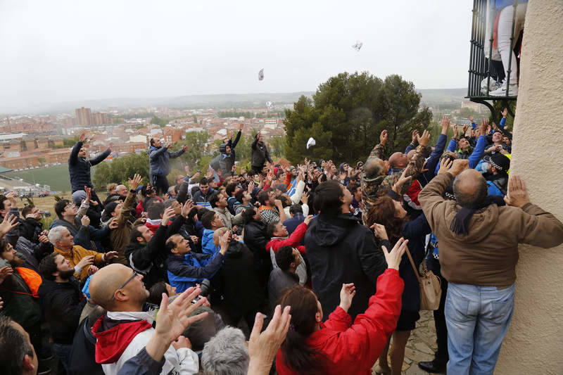 La pedrea del pan y el quesillo en Palencia 2/2