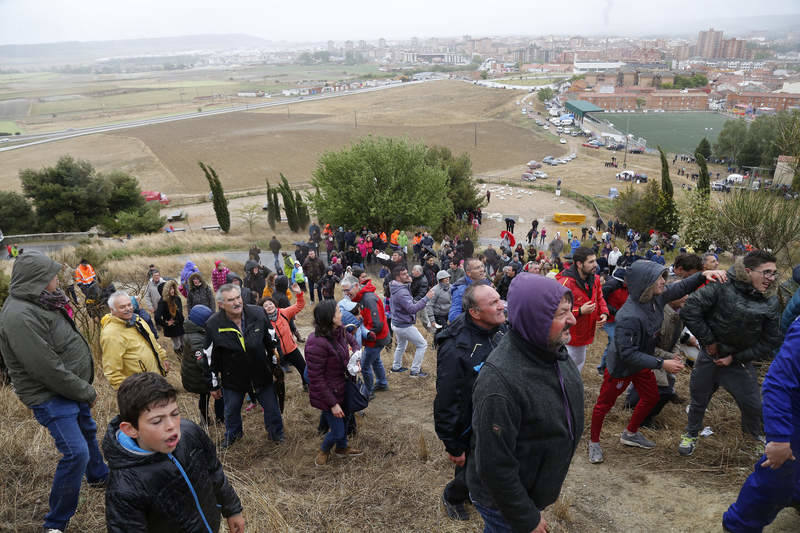 La pedrea del pan y el quesillo en Palencia 2/2