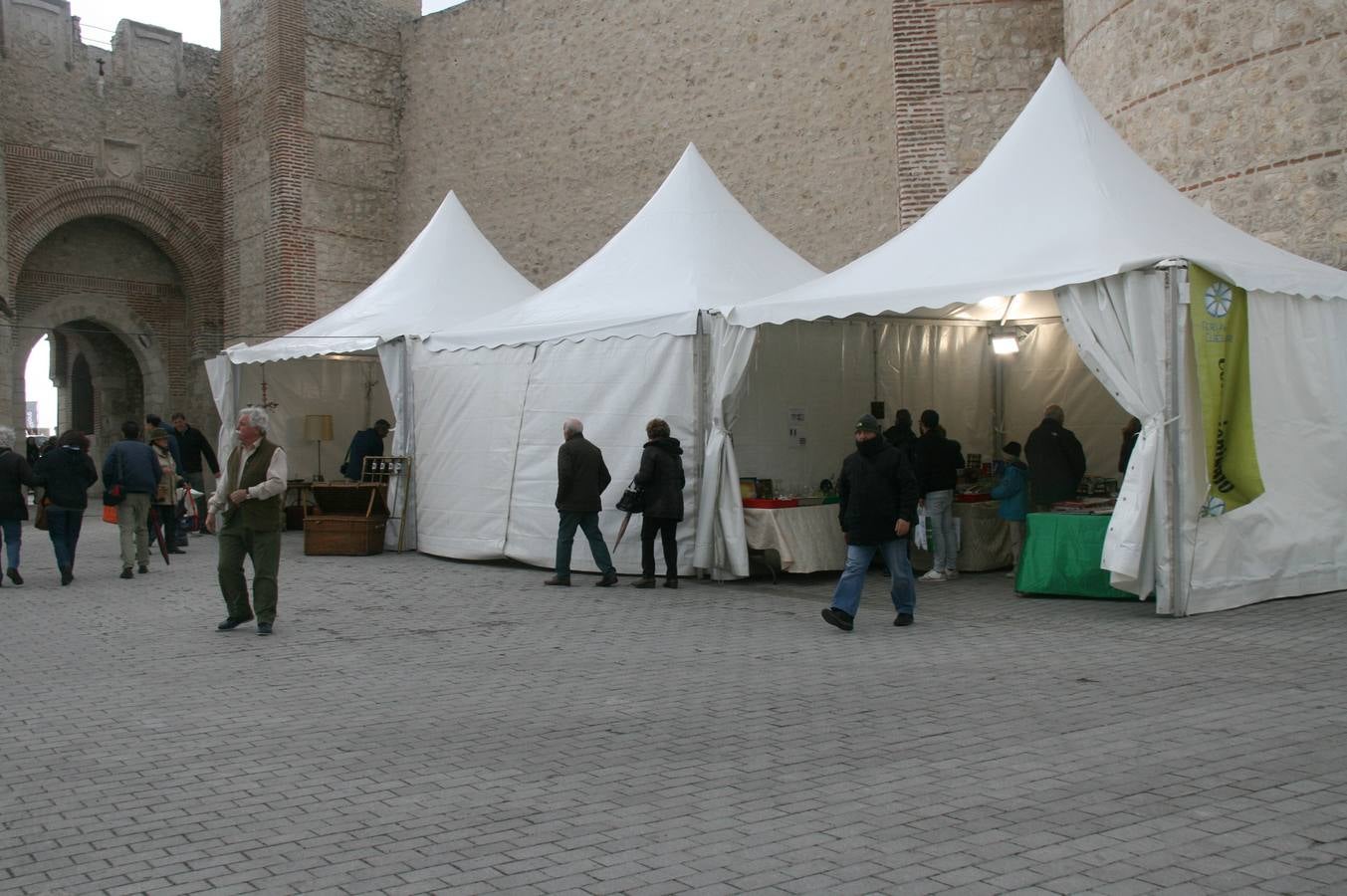 El mal tiempo merma el éxito de la Feria de Cuellar