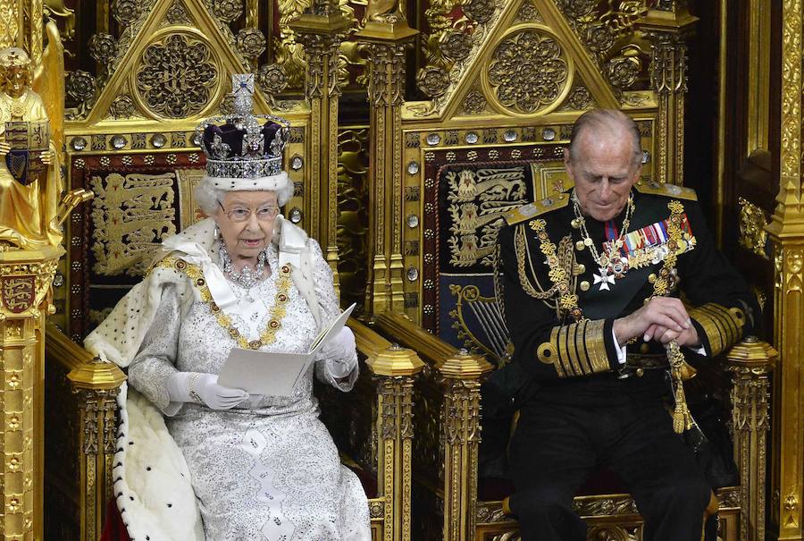 La Reina y su esposo en el Parlamento británico en 2013.