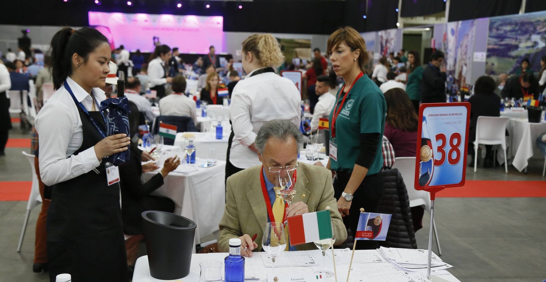 Arrancan en la Feria Internacional de Valladolid las catas a ciegas del Concurso Mundial de Bruselas